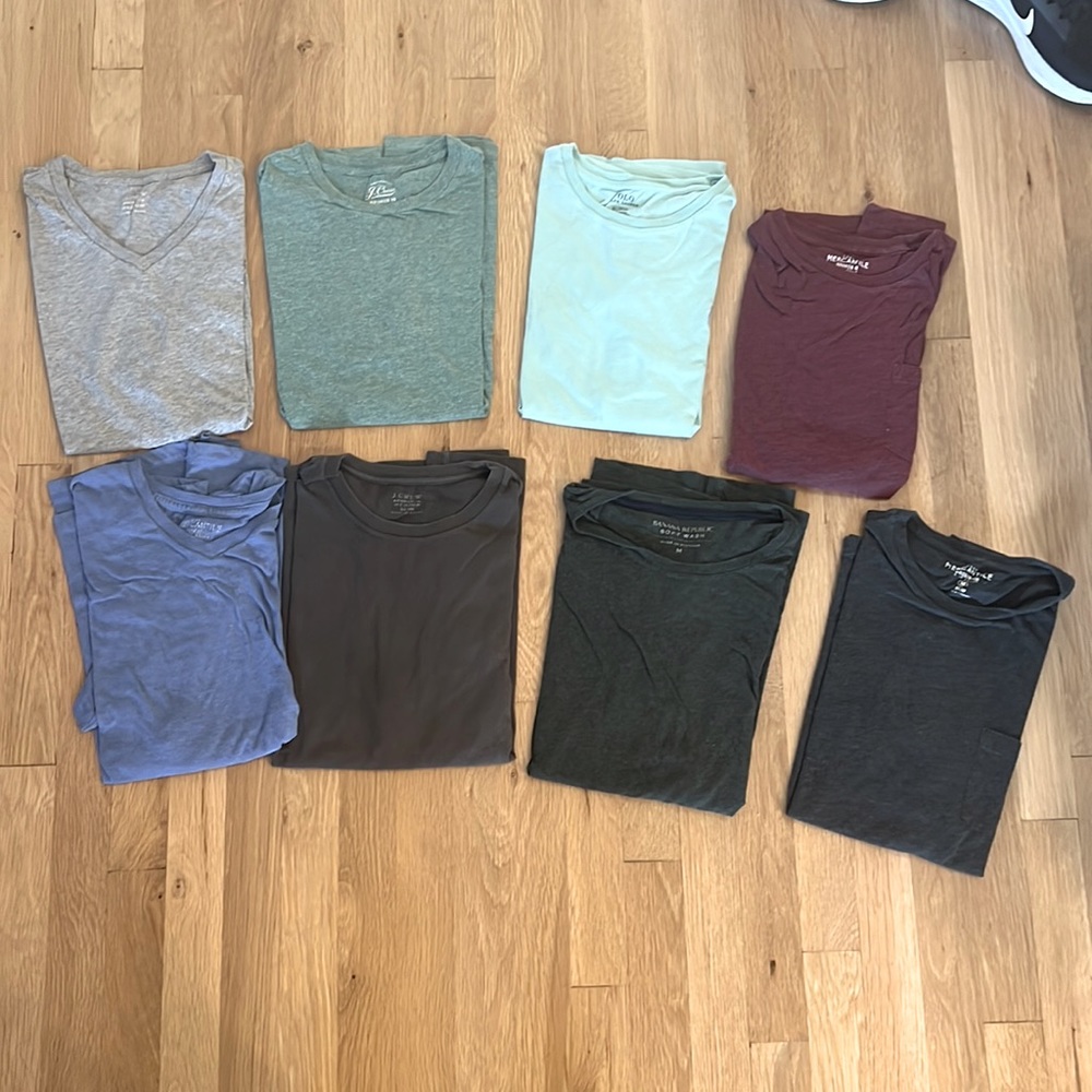Lot of 8 medium men’s tee shirts solid colors